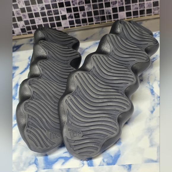 Adidas Yeezy Boost 450 Shoes Kanye West Luxury Black Sneakers Size 9 1/2 - Picture 8 of 12